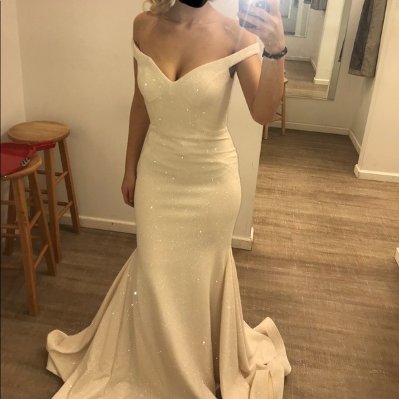 #55187 Jovani White Size 4 Gown - Prom/Pagaent - Picture 13 of 16